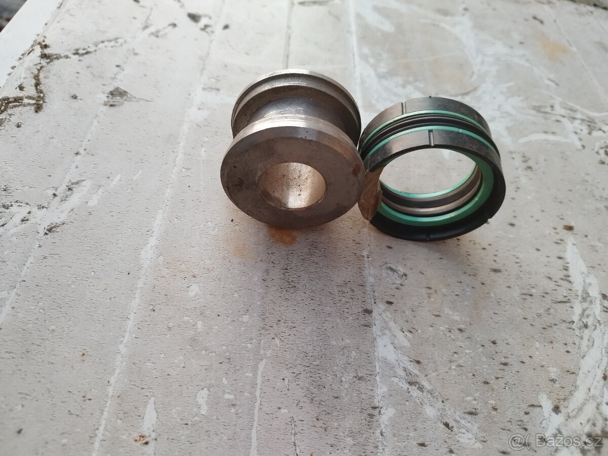 Díly na Nakladač T174 - 4