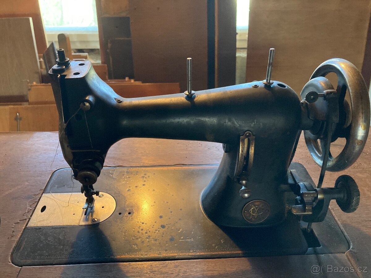 Šicí stroj ROYAL - 4