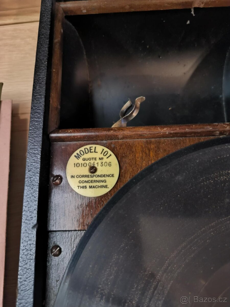 Starožitný gramofon na kliku - 4