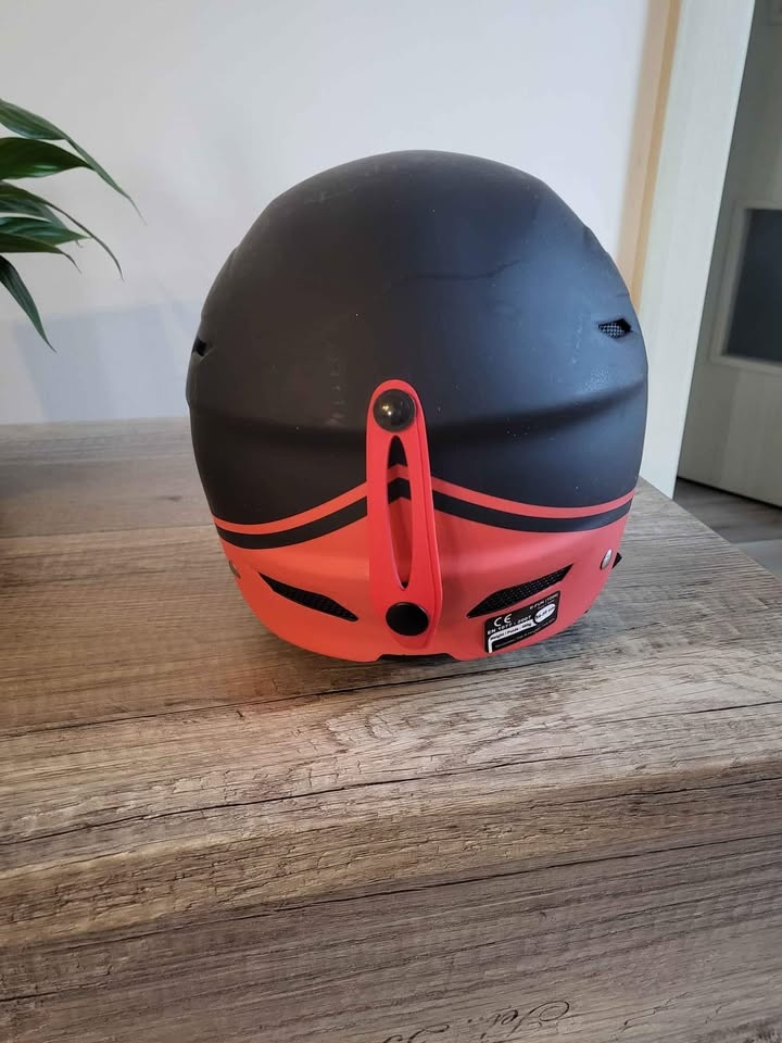 Lyžařská helma Bollé – top stav, velikost 54-48 cm - 4