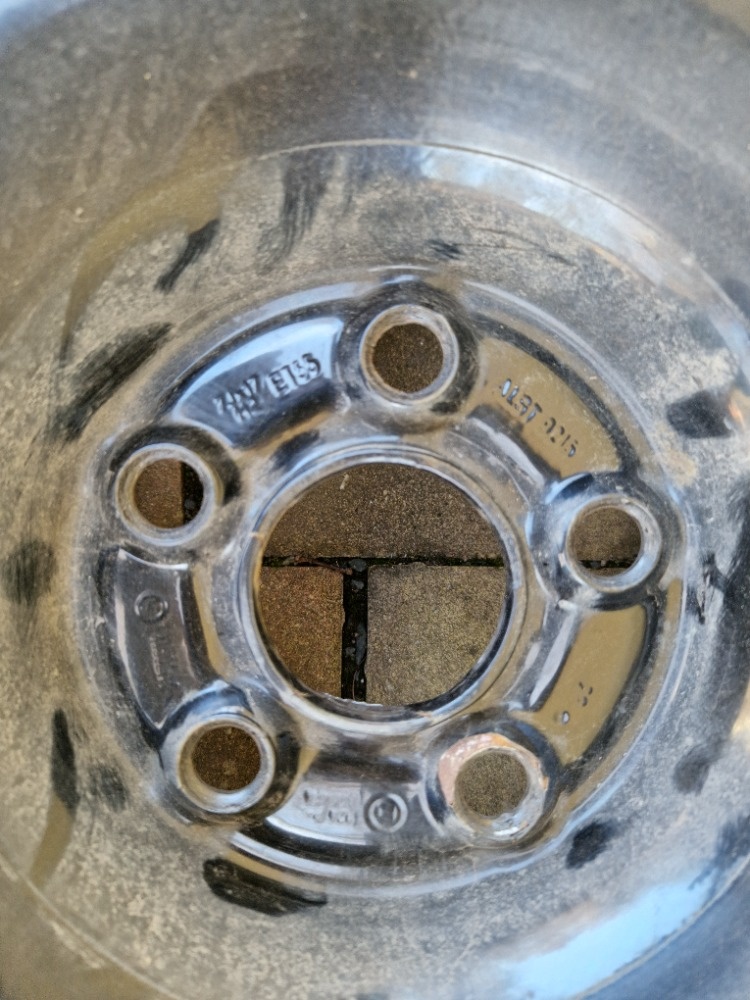 Multivan/transporter T6 plechove disky + VW krytky - 4