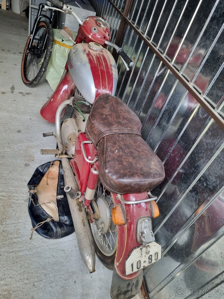 Jawa 250 - 4