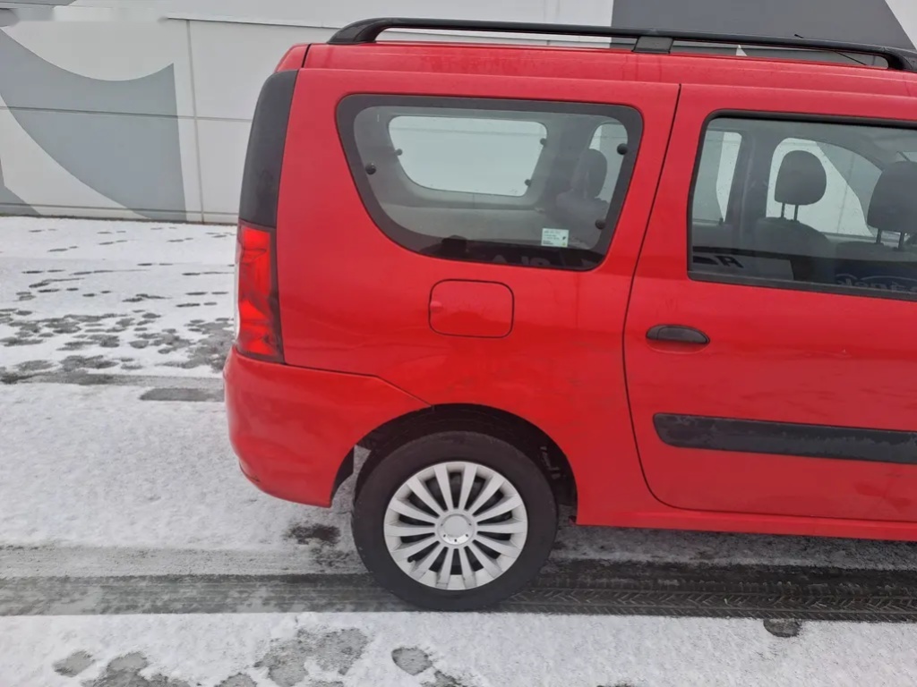 Dacia Logan, 1.6i 1.MAJ 7MÍSTNÉ SPOLEHLIVÉ - 4