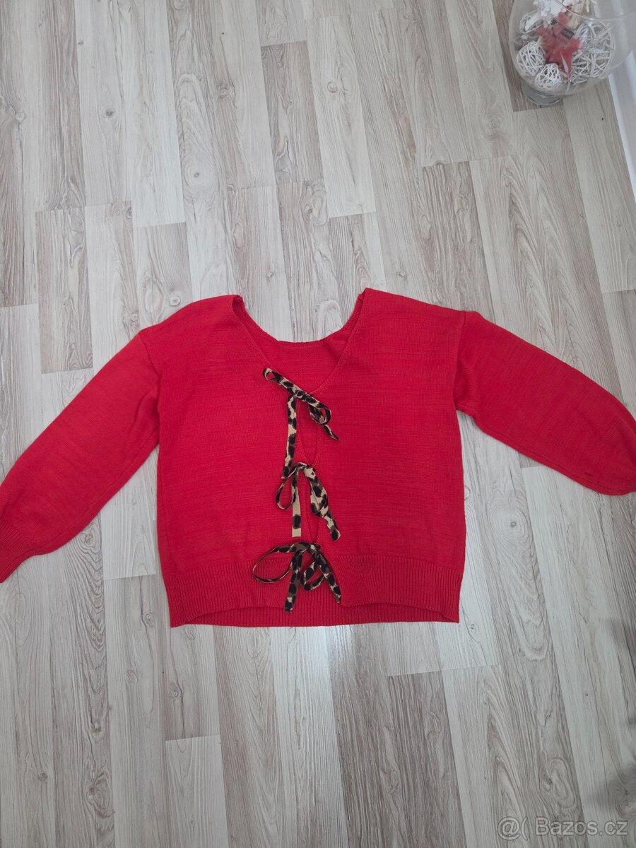 Krásný červený svetr vel.L - 4