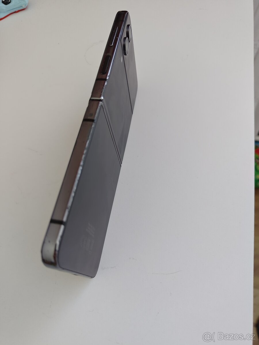 Samsung Galaxy Z Flip 4 - 4