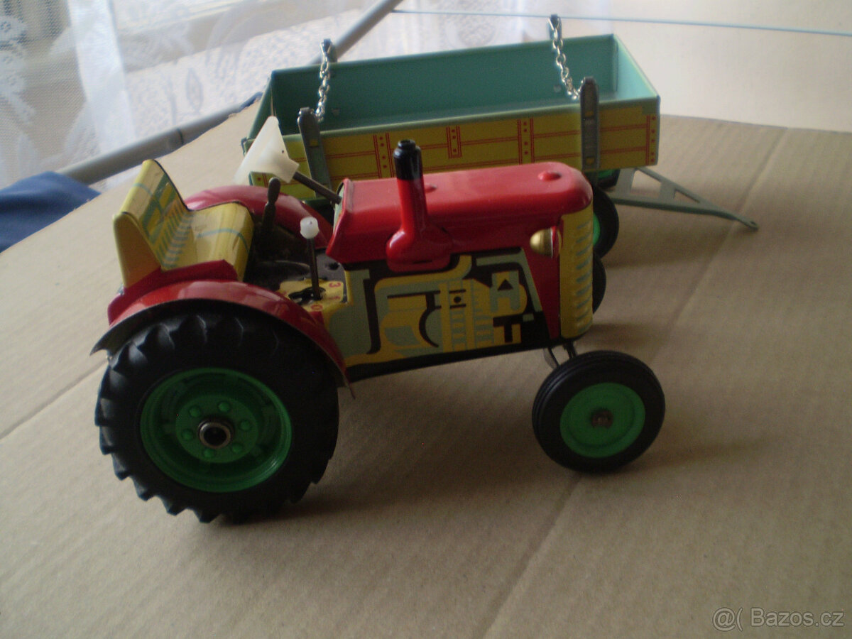 Traktor s vlečkou stará verze KDN jen vystaven. - 4