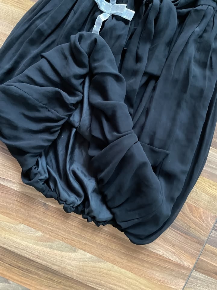 Hedvábné šaty se stříbrnou stuhoua řetízkem, vel S/M, Pussy - 4