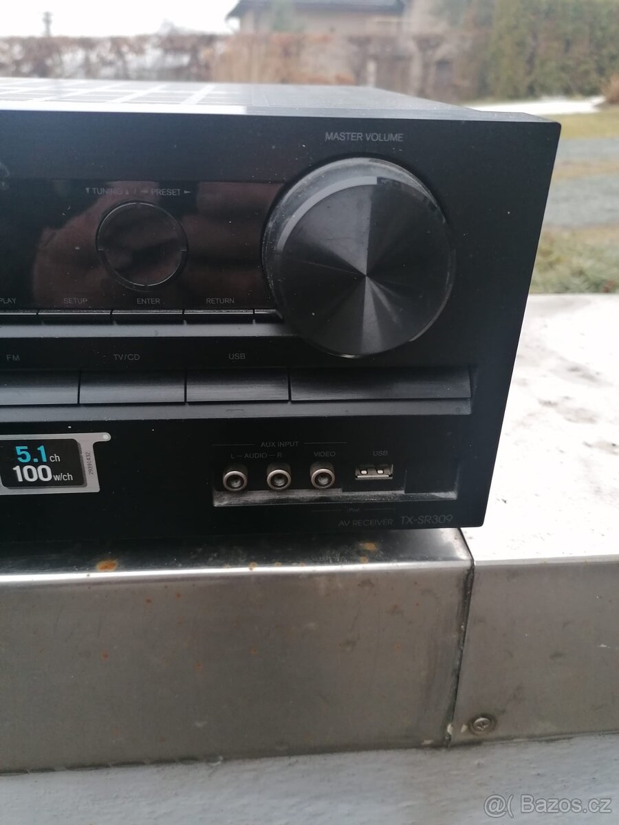 Zesilovač Onkyo - 4