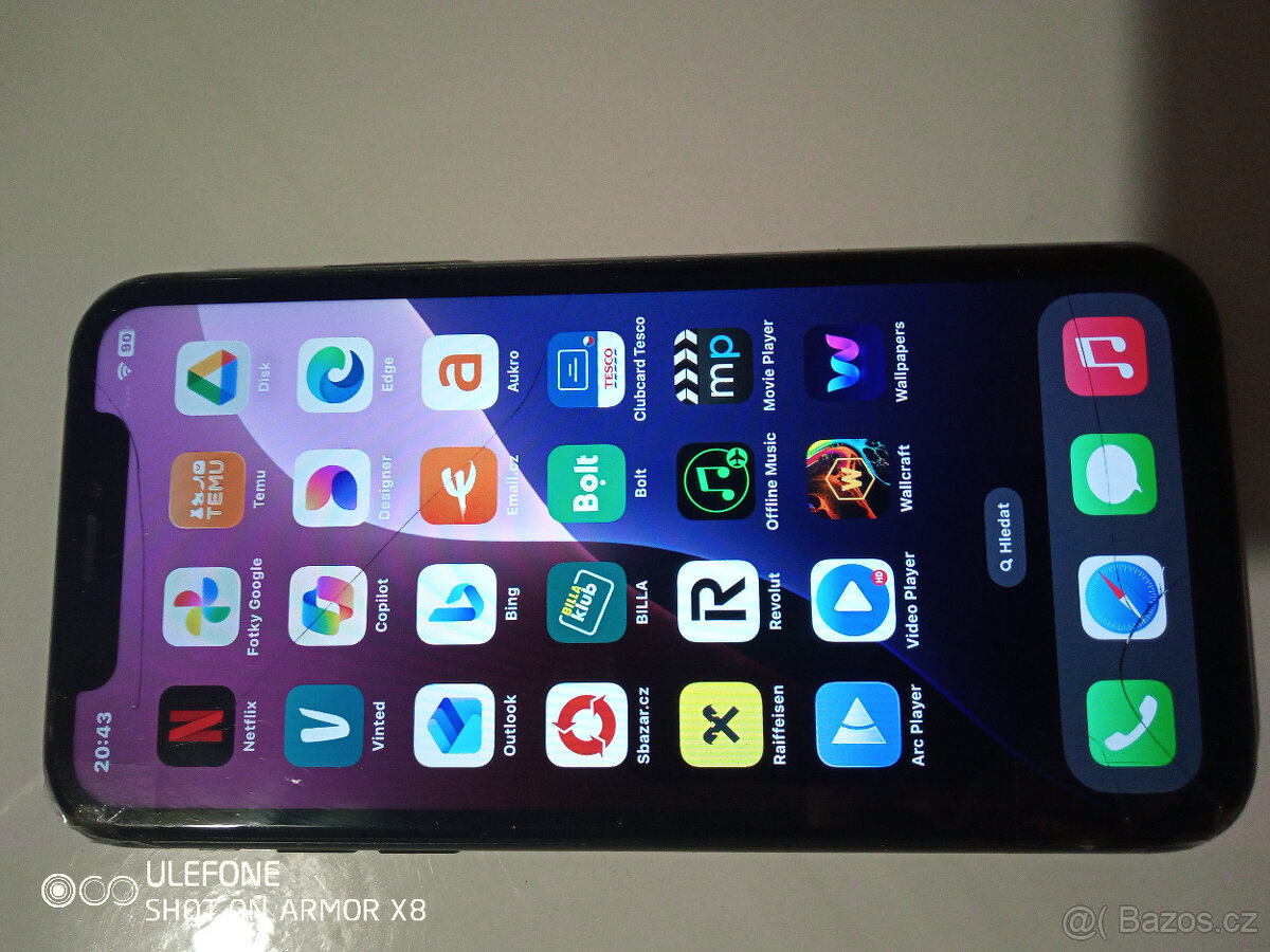Apple iPhone XR - 4