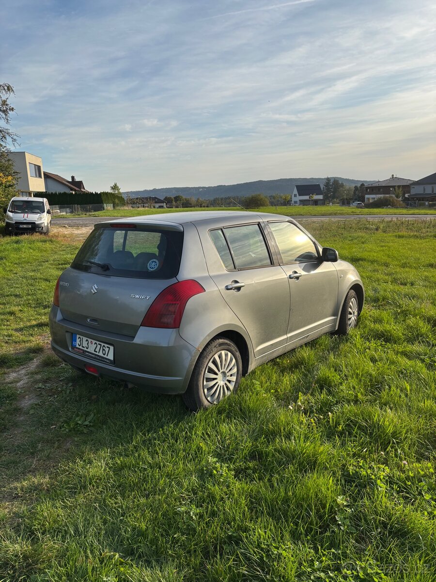 Suzuki Swift - 4