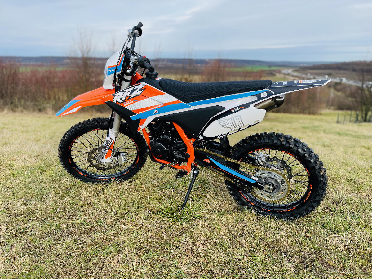 Pitbike Leramotors Thunder 250ccm, kola 21/18, oranžová