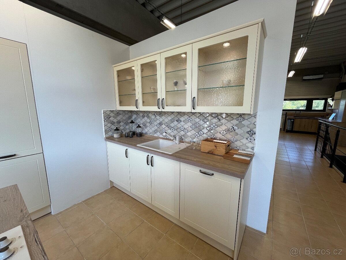 Expoziční kuchyňská linka Oresi, sleva 60% - 4