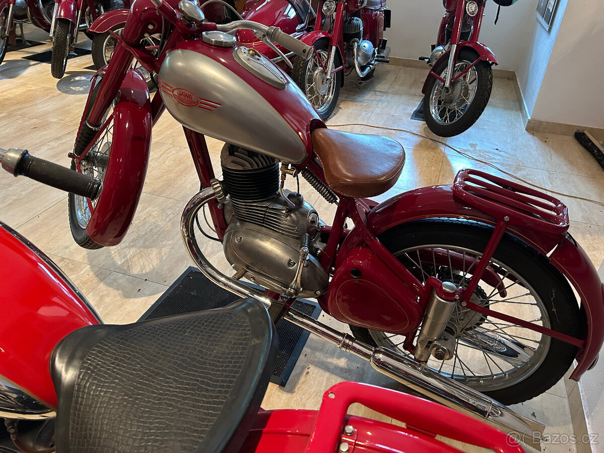 Jawa 250 " pérák " Fr. Janeček + 1 x ČZ 150 C - 4