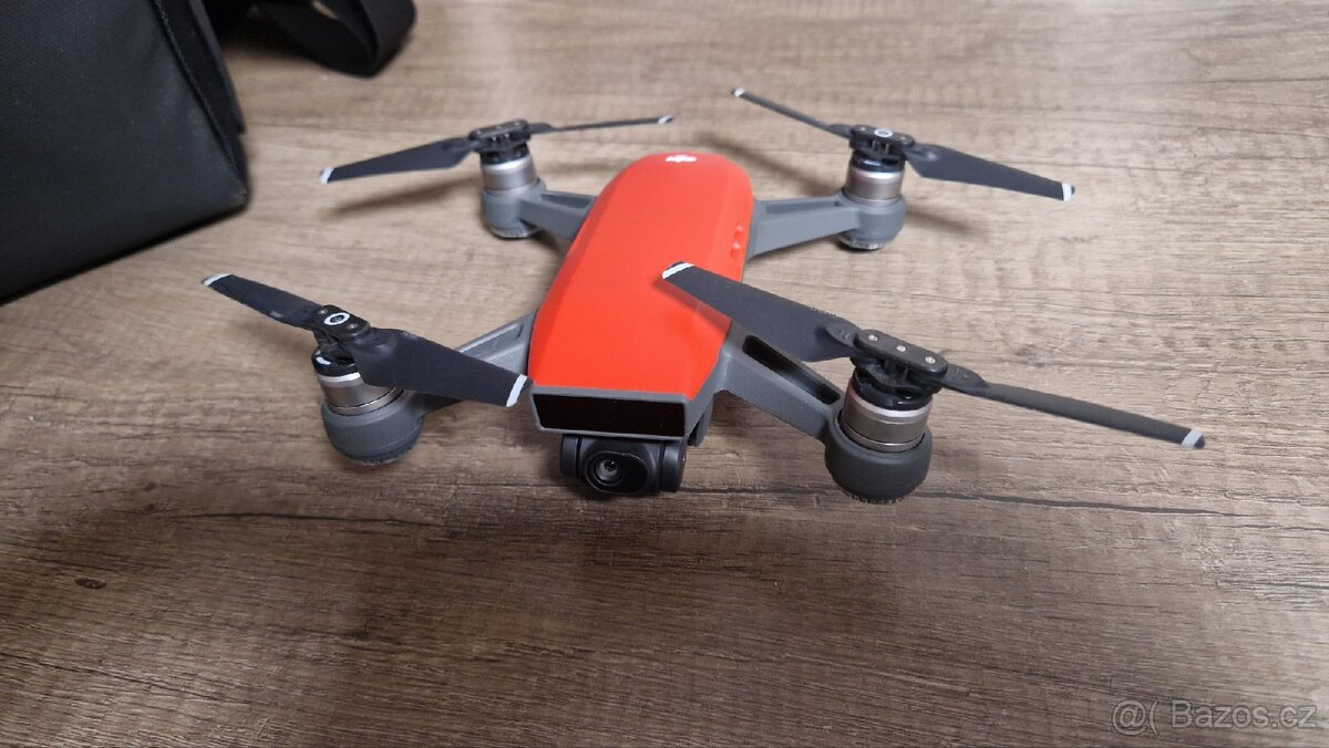 Dron Dji Spark Fly More Combo + příslušenství - 4