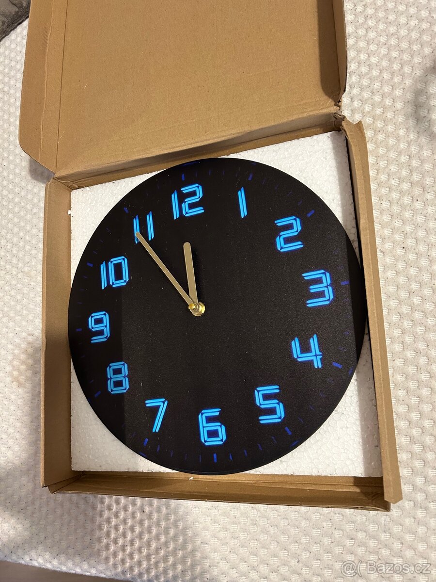 Hodiny nástěnné nové - 4