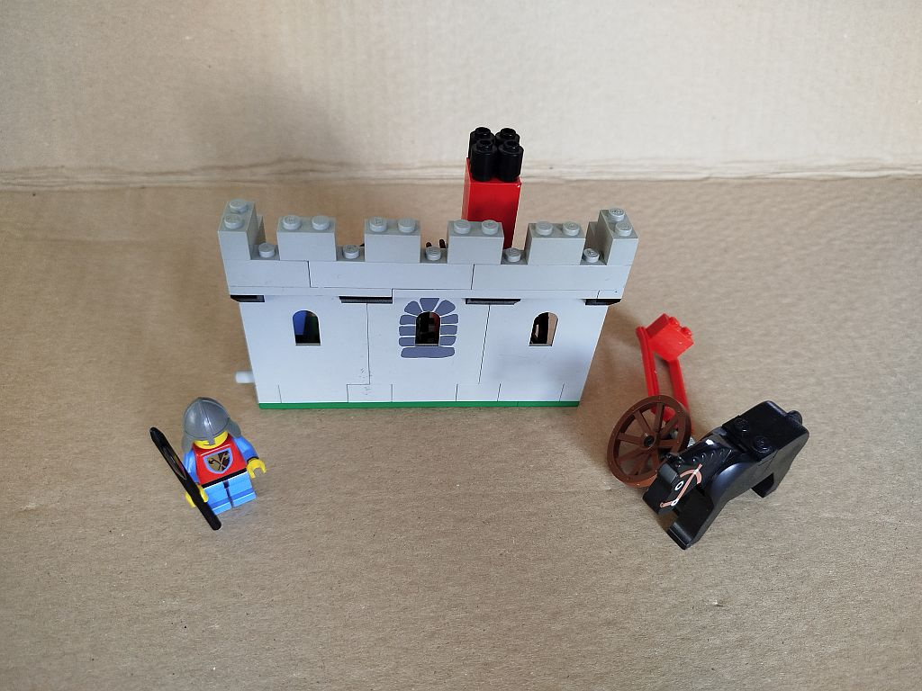 Lego 6040 Blacksmith Shop - 4