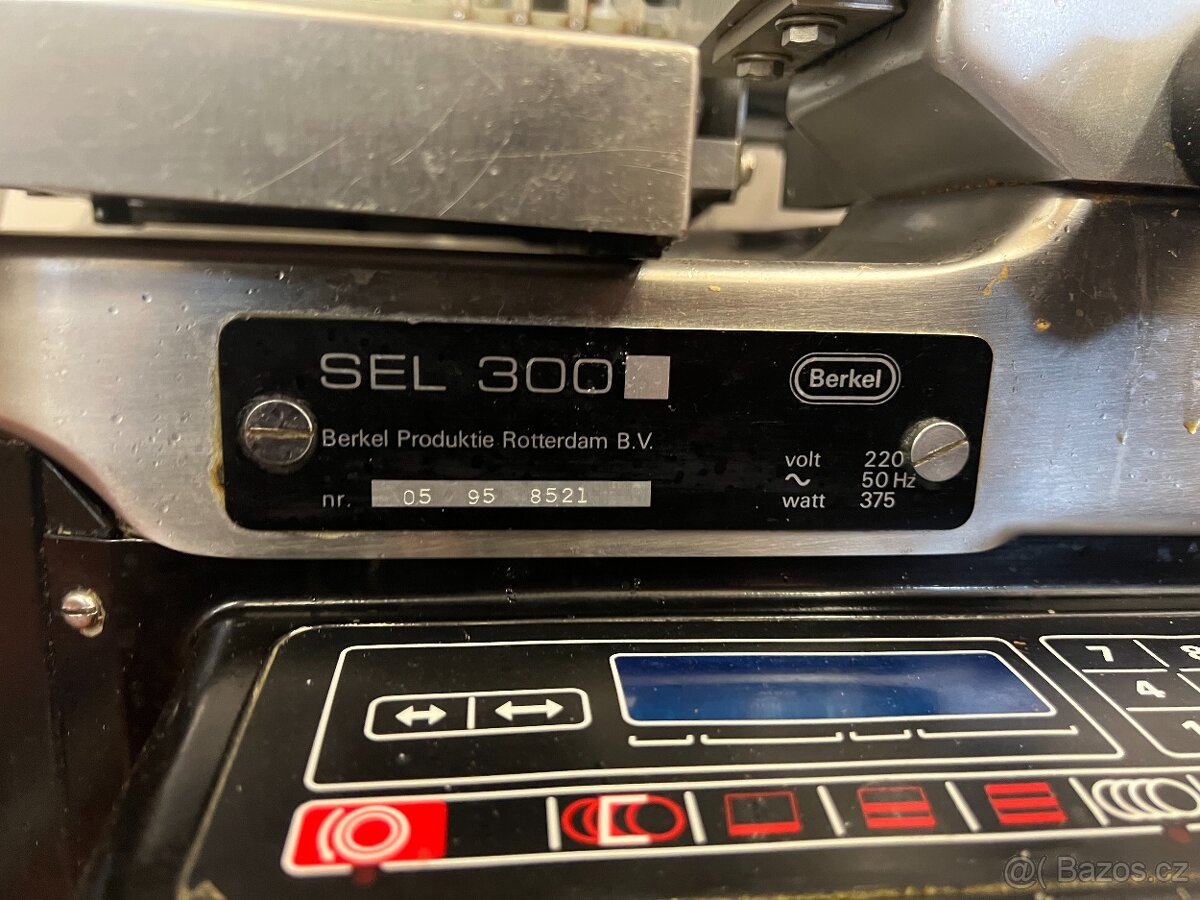 Automatický nářezový stroj BERKEL SEL 300 - 4