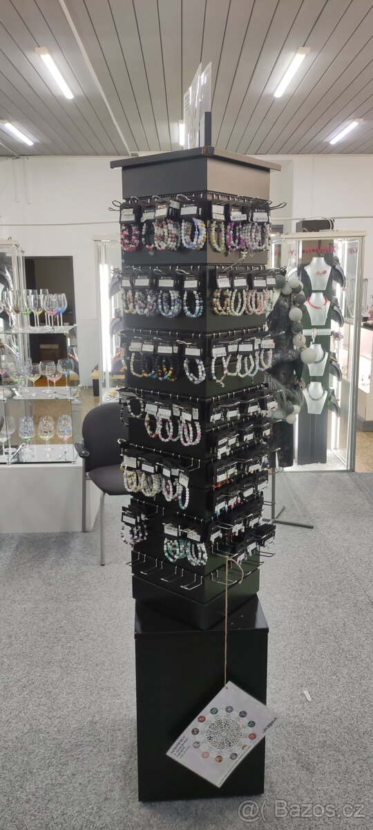 Prodejní otočný stojan. - 4