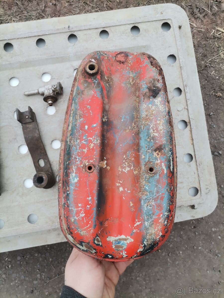 Stadion S11 nádrž plus díly - 4