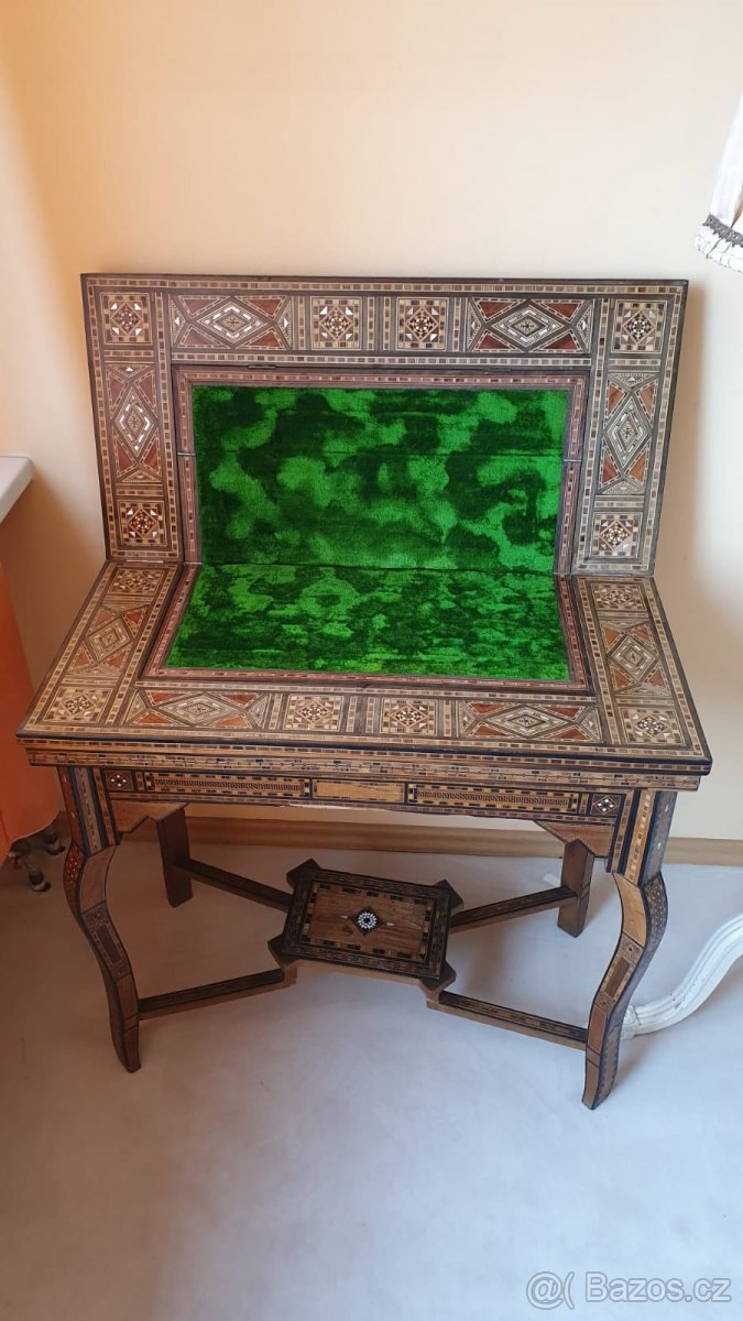 historický nábytek - vykládaný hrací karetní stolek - 4