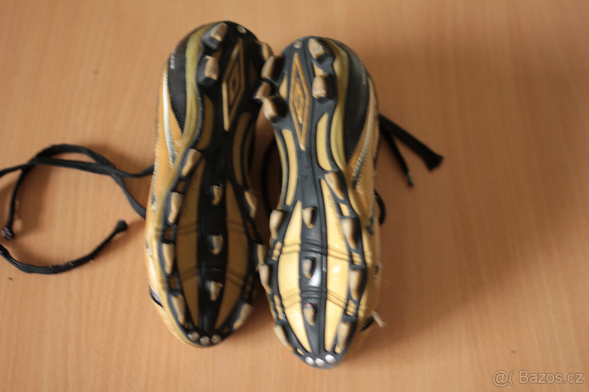 Pěkné dětské fotbalové kopačky UMBRO vel. 33.5 - 4