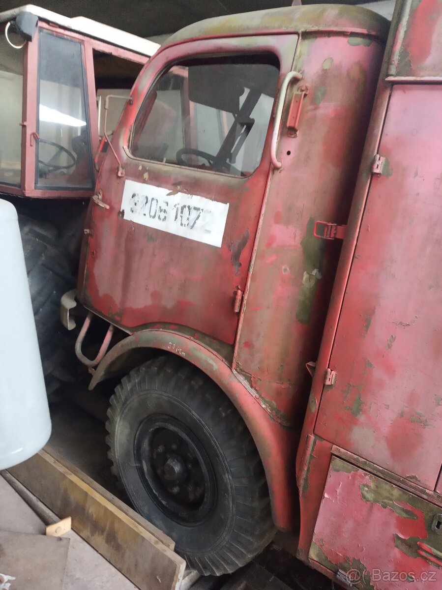 Tatra 805 sanita - 4