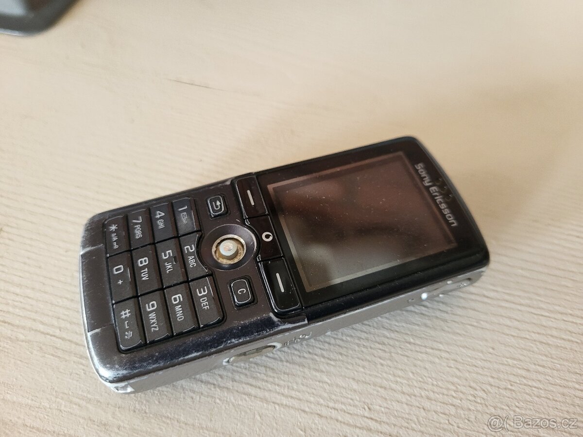 SONY ERICSSON- STARÝ MOBILNÍ TELEFON - 4
