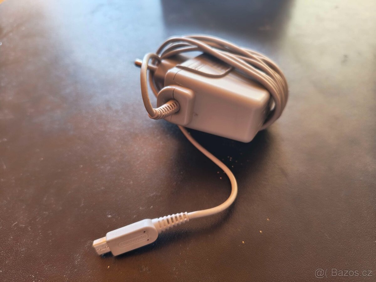 New Nintendo 2DS XL - Pokéball Edition - 4