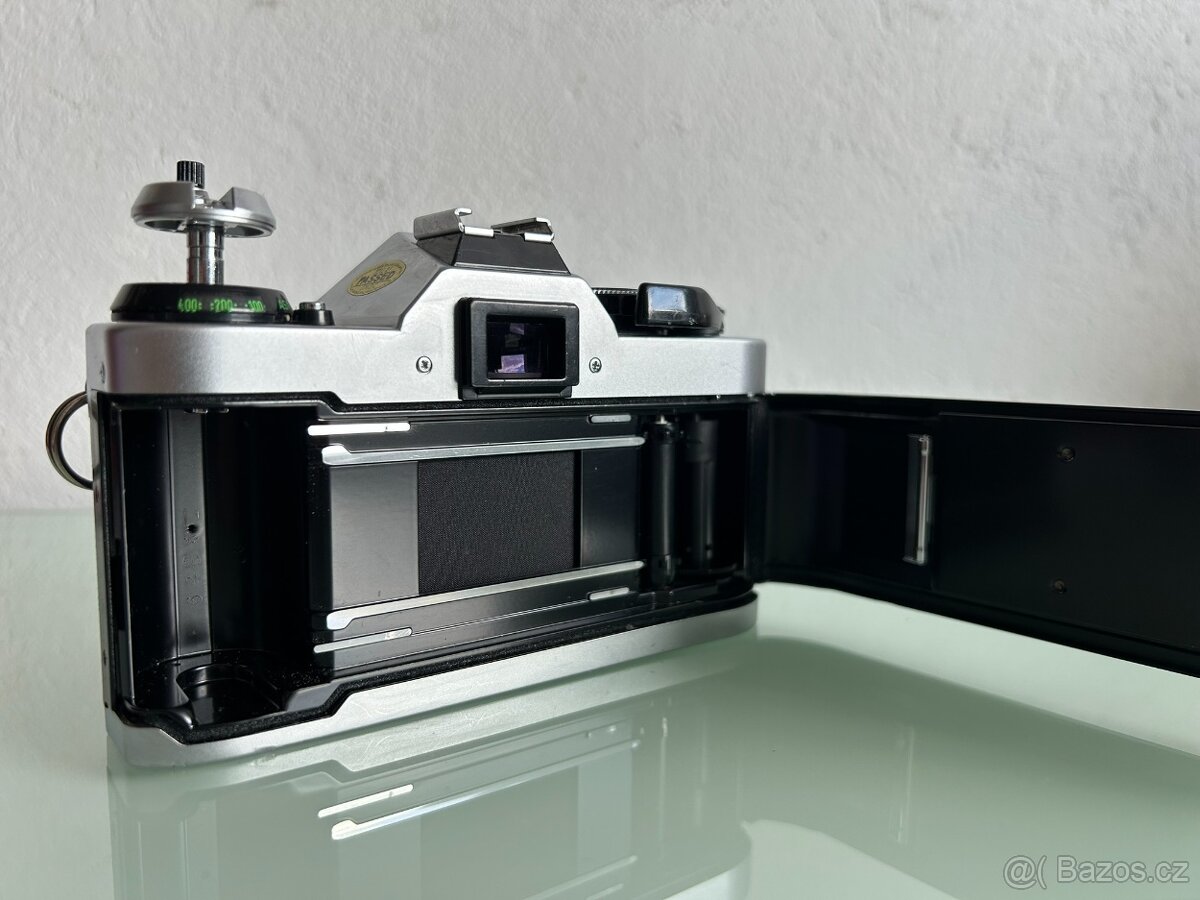 Canon AE-1 Program + Canon FD 50mm f/1.8 - 4