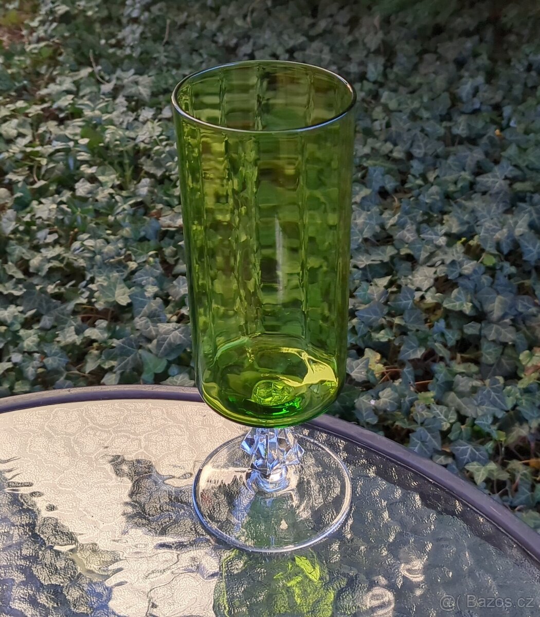 SMARAGDOVÝ POHÁR - 26 cm - 4