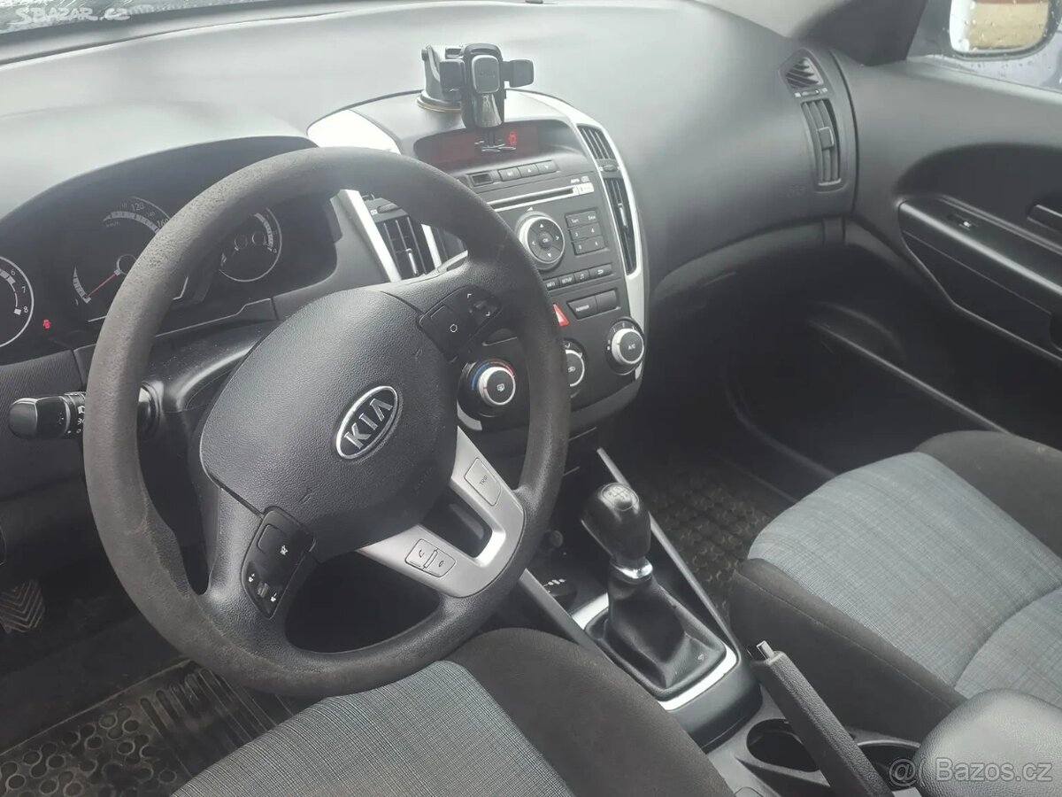 Kia Ceed - 4
