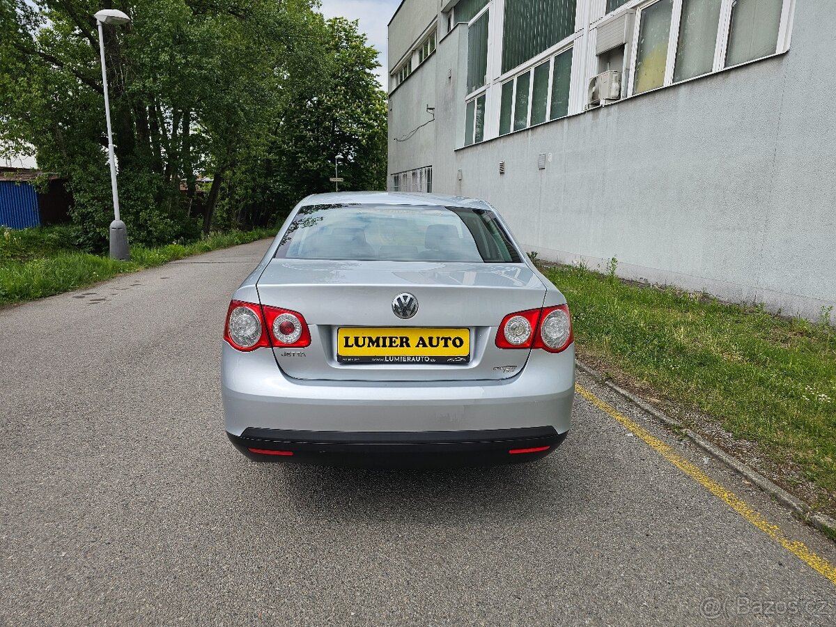 Volkswagen Jetta 1.6i - 4