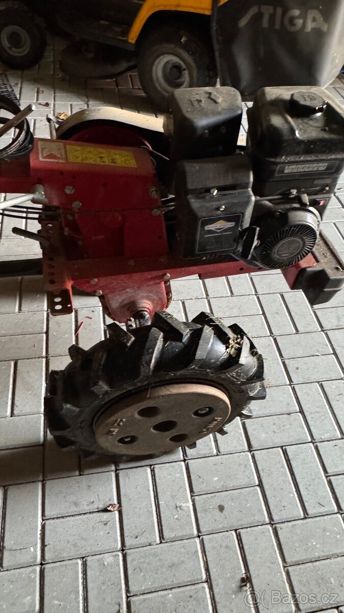 Malotraktor s přívěsem - 4