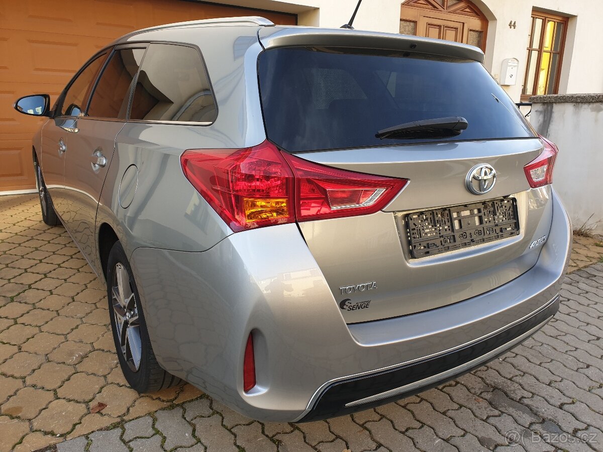 TOYOTA AURIS kombi 1,6i 97KW KAMERA 8xKOLA - 4