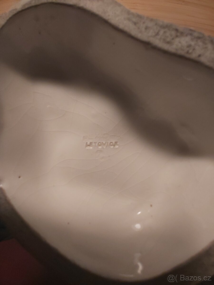 Krásná porcelánová soška dívky s květinami Pexider Letovice - 4