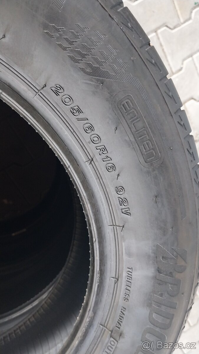 Prodám 4 x letní pneu Bridgestone 205/60/16 - 4
