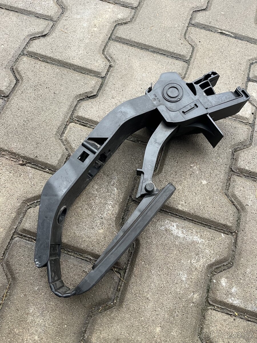 Mercedes W203 nárazník - 4