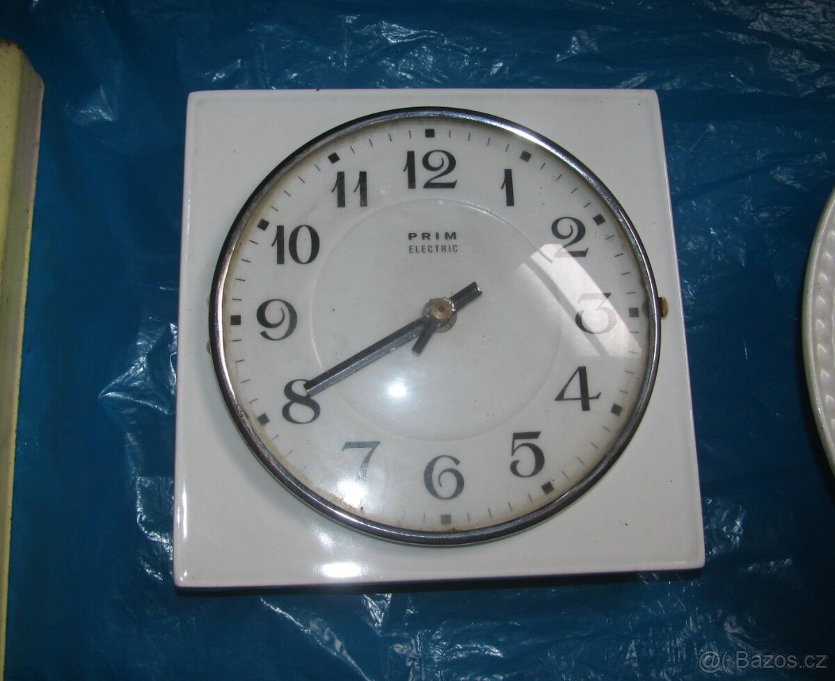 staré hodiny a budíky - 4