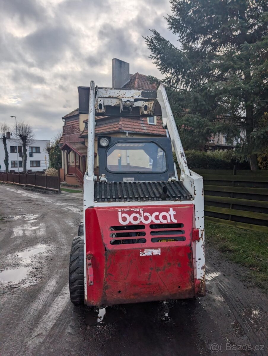 Bobcat 743 smykovy nakladač - 4