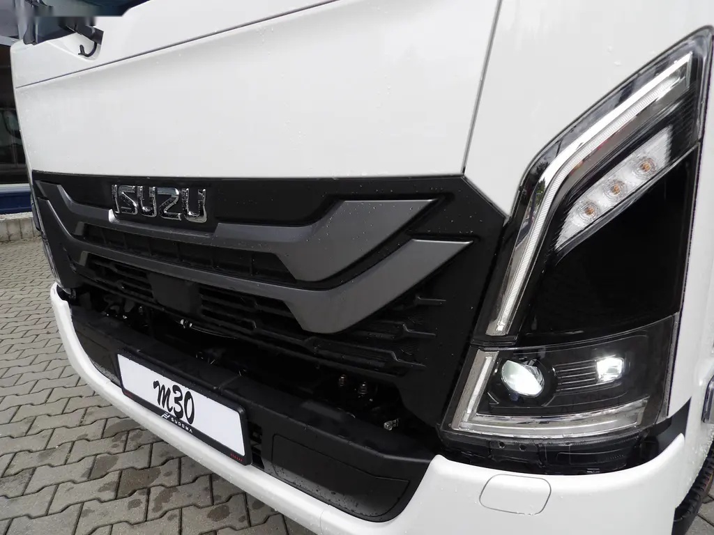 Isuzu, M30 5,2L MAN6, skříň a čelo - 4