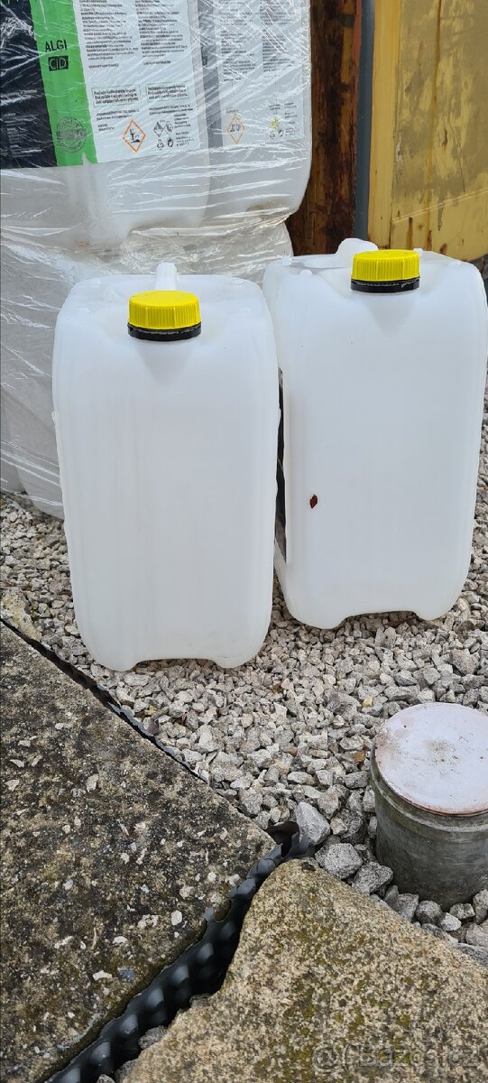 Plastové kanystry 20l - 4