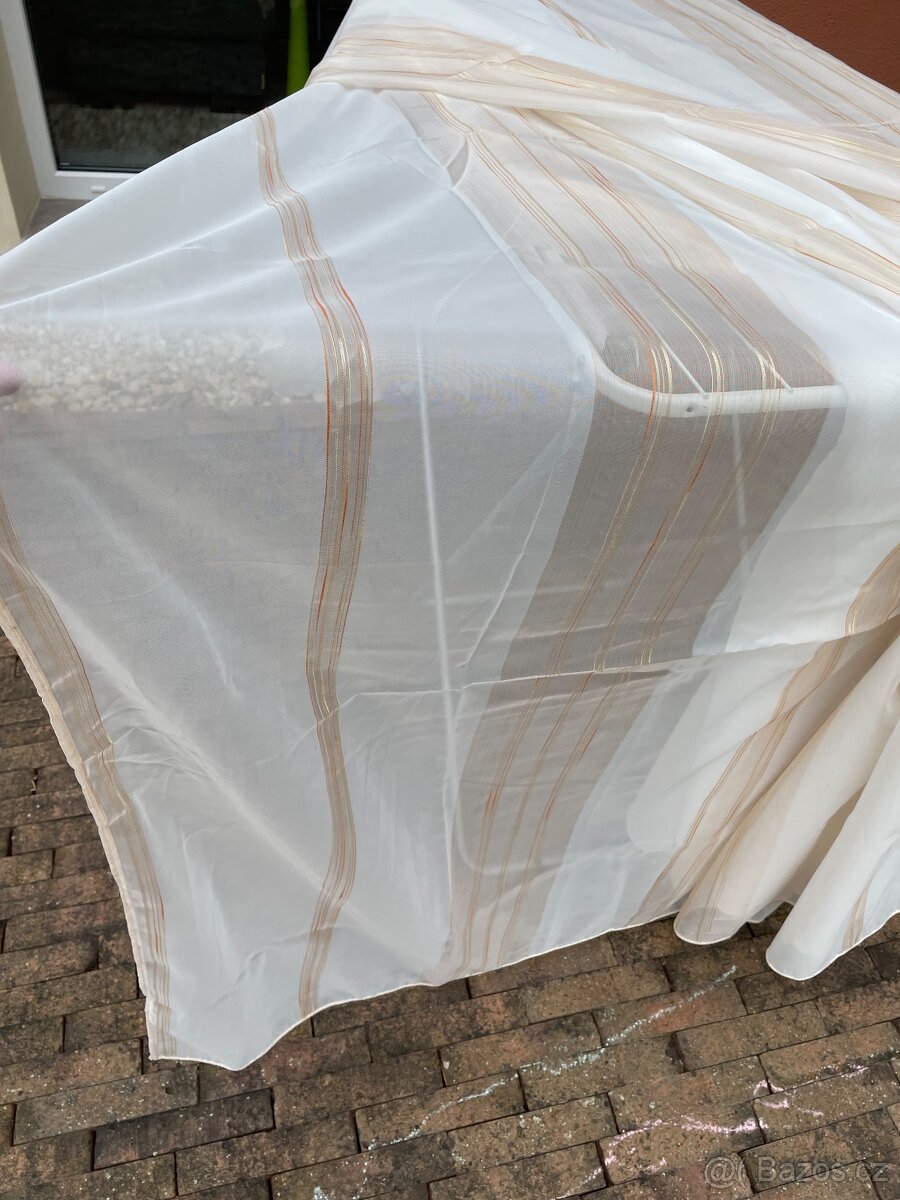 Záclona lehce do tělové barvy - 4