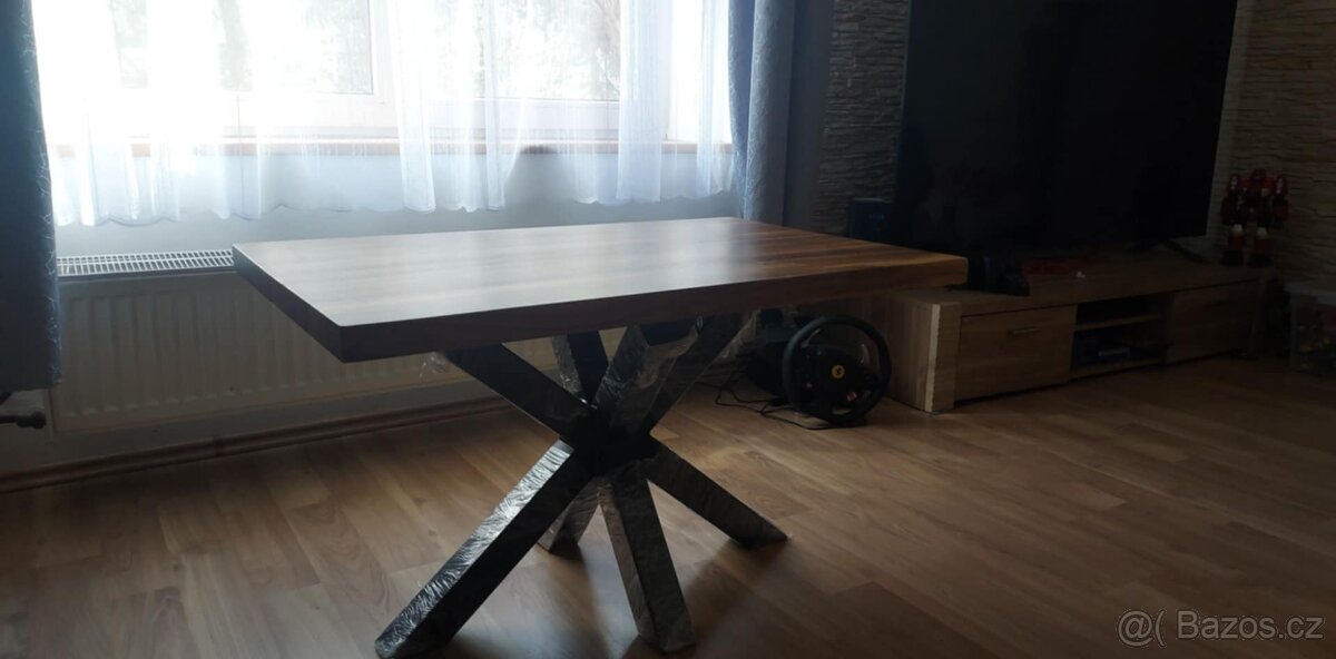 Ořechový konferenční stolek - 4