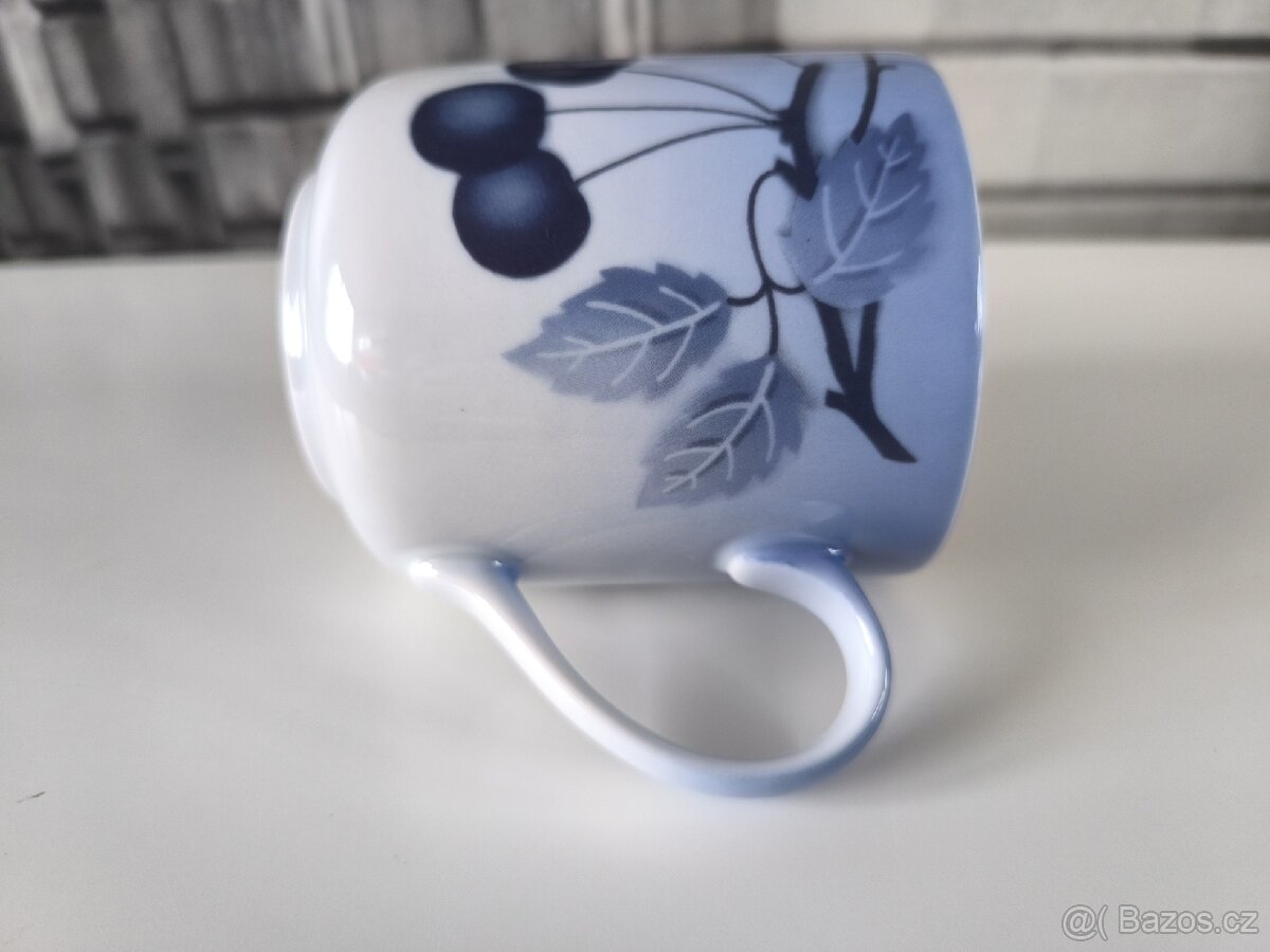 Porcelánový sběratelský hrneček - modré třešně - 4