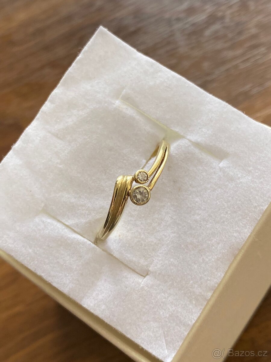 Zlatý dámský prsten se zirkony - 4
