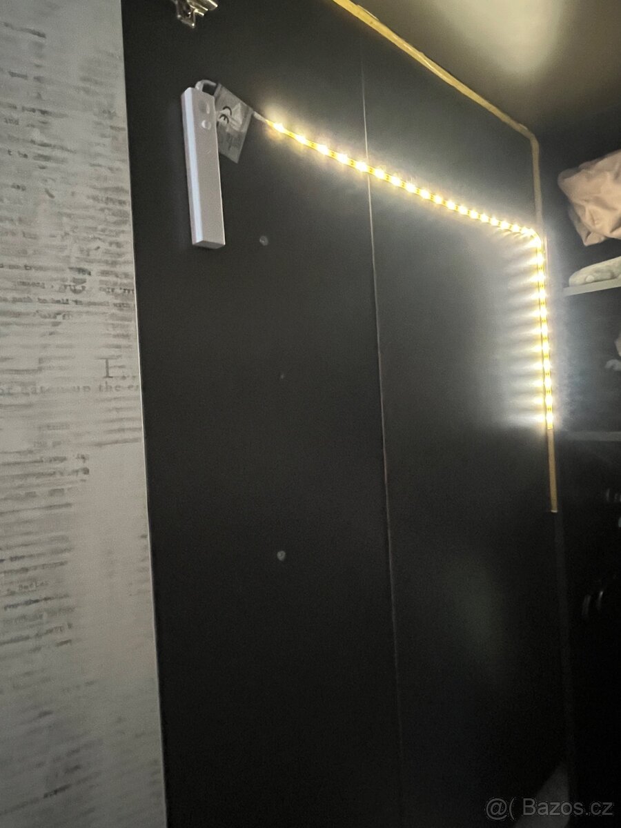 Šatní rohová skříň - 4