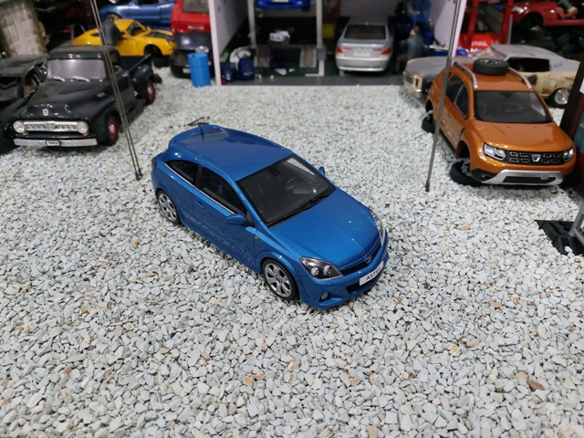 model auta Opel Astra H OPC 2006 Otto mobile 1:18 - 4