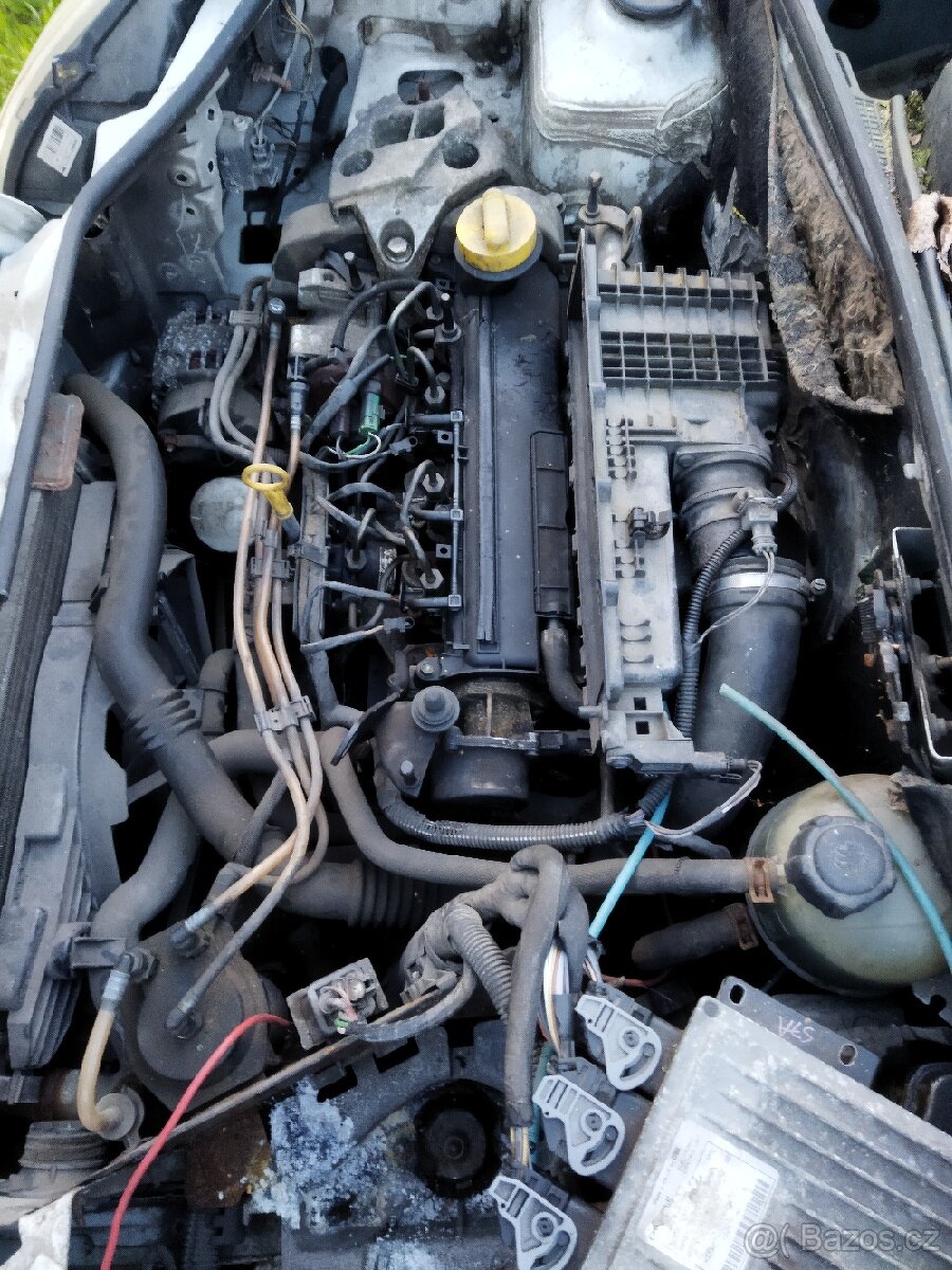 Prodám díly Renault Kangoo 1.5 DCi otevírací střecha - 4