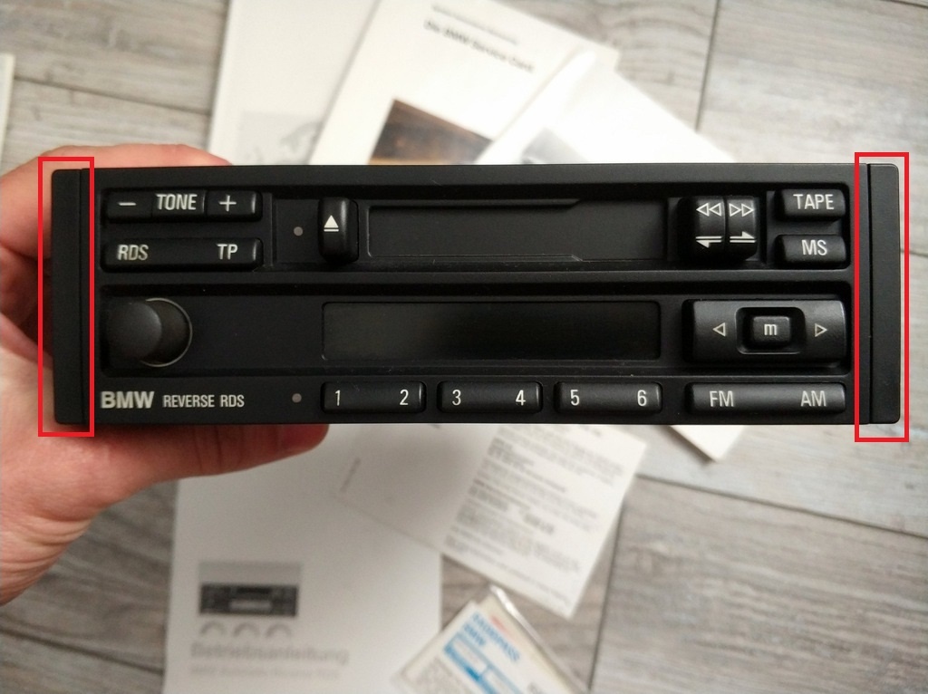 BMW E36, krytky na radio busines/reverse - 4