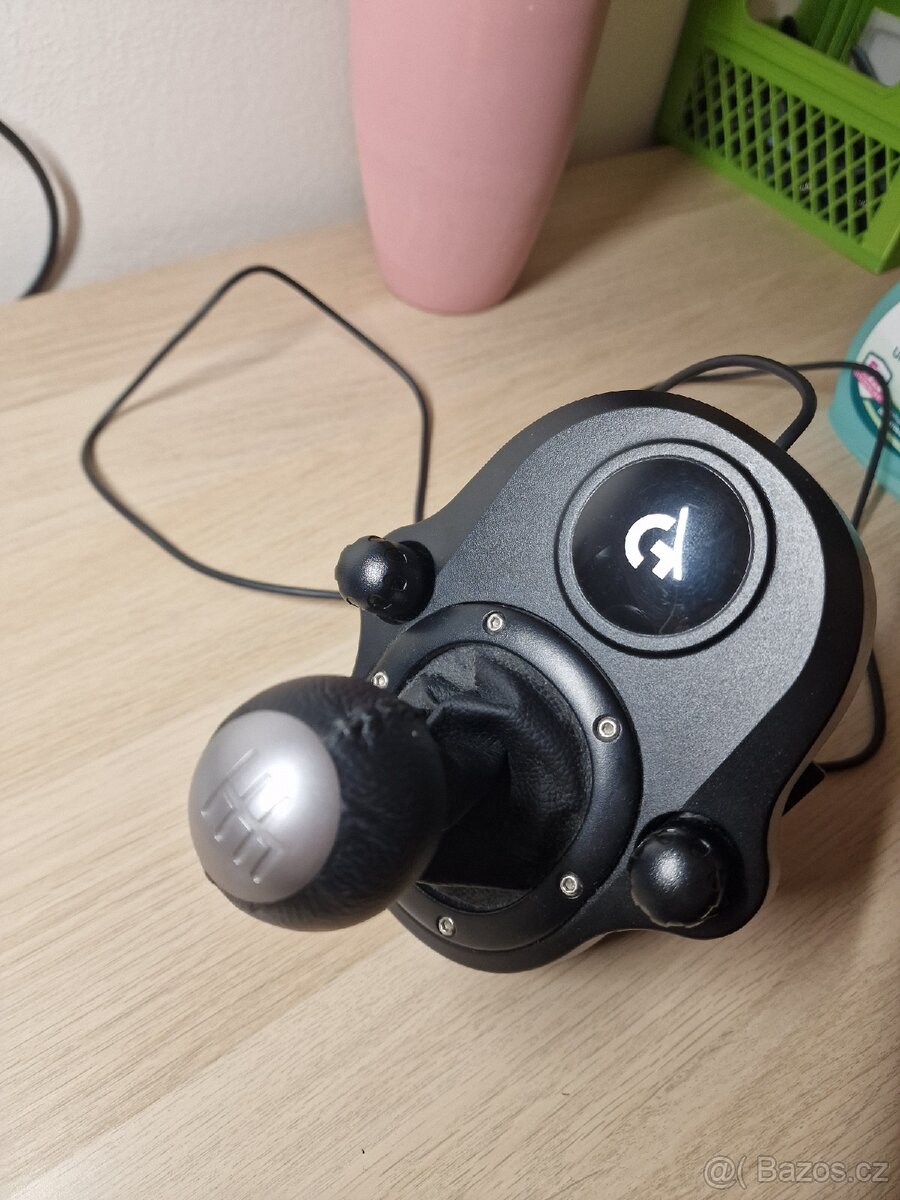 Logitech G26 Driving Force + řadící páka - 4